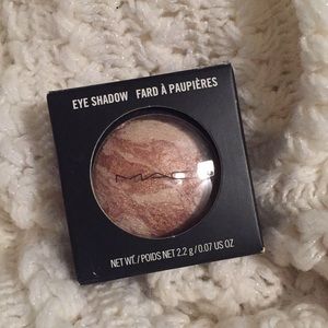 MAC Cosmetics mineralize eyeshadow Summer Haze